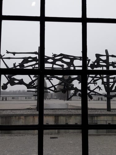 Dachau Blick durch ein Fenster